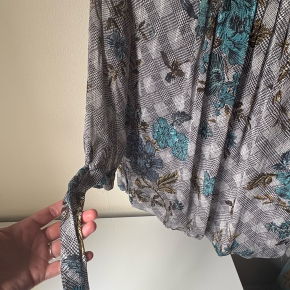 Floral Patterned Women's Top - Picture 5 of 9